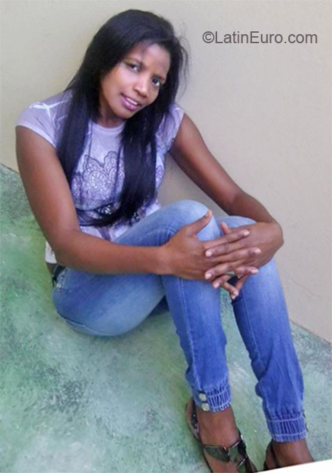 Date this cute Dominican Republic girl Nayelin from Santiago DO8055