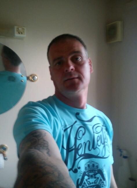 Date this voluptuous United Kingdom man Colin from Atherstone GB537