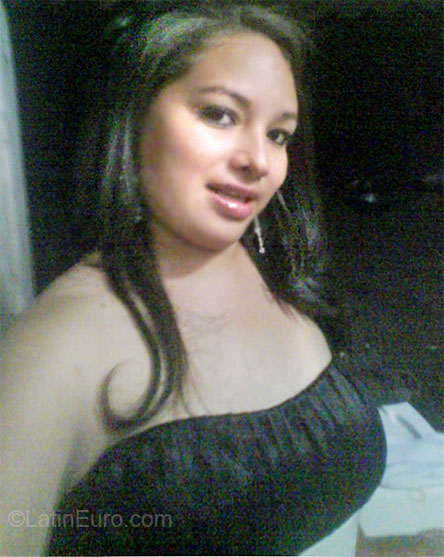 Date this gorgeous Honduras girl Yosi from La Paz HN335