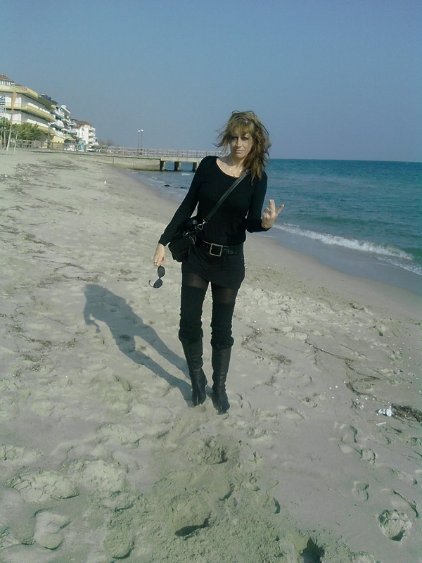 Date this hard body Greece girl Claualex from Katrini GR35