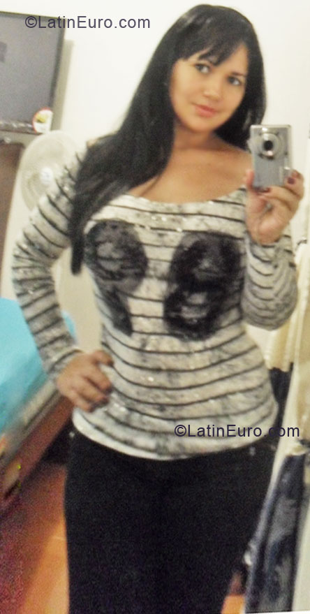 Date this funny Colombia girl Clara from Cali CO7346