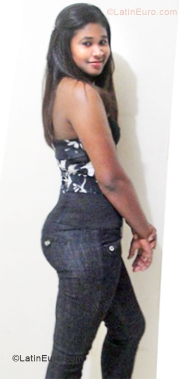 Date this pretty Dominican Republic girl Massiel from Santiago DO8152