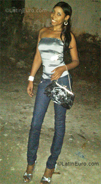 Date this funny Dominican Republic girl Bianka from Santo Domingo DO8156