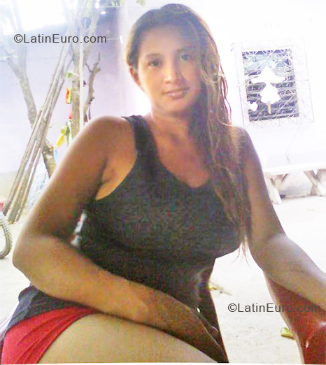 Date this sensual Honduras girl Wendy from Villanueva HN341