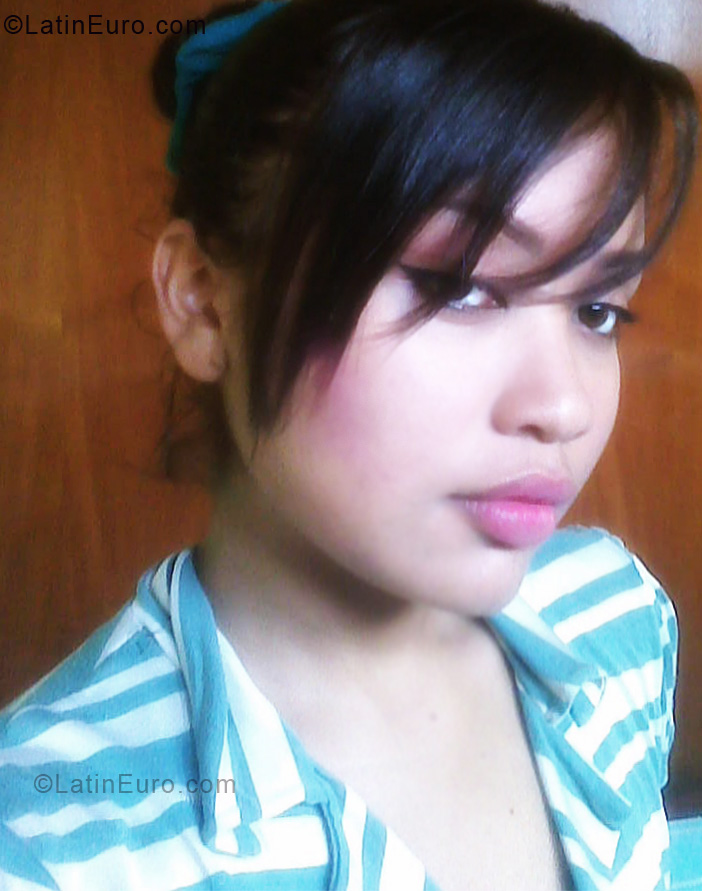 Date this beautiful Brazil girl Gleiciane from Brasilia BR5760