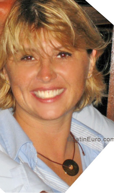 Date this voluptuous Brazil girl Gesilaine from Curitiba BR5785