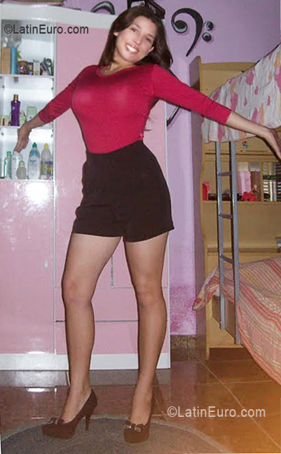 Date this voluptuous Brazil girl Loren from Cachoeira Paulista BR5805