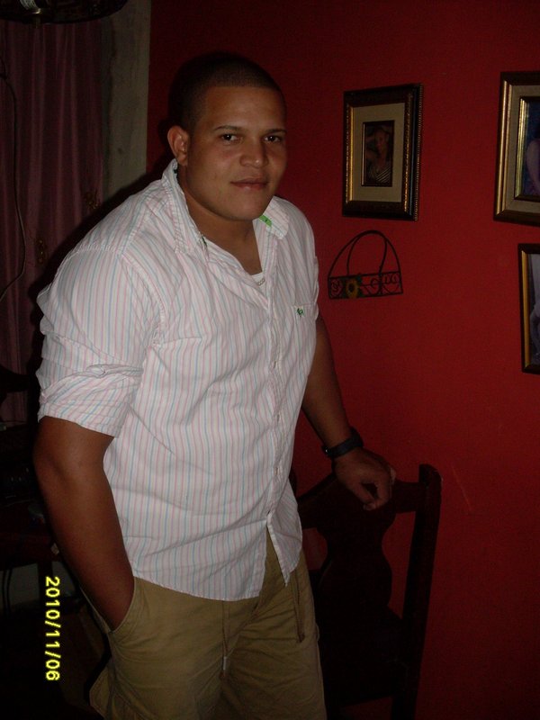 Date this tall Dominican Republic man Warning from Dajabon DO8317