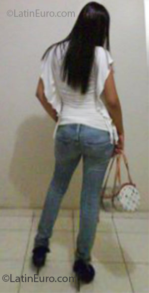 Date this foxy Dominican Republic girl Naioby from Santiago DO8473