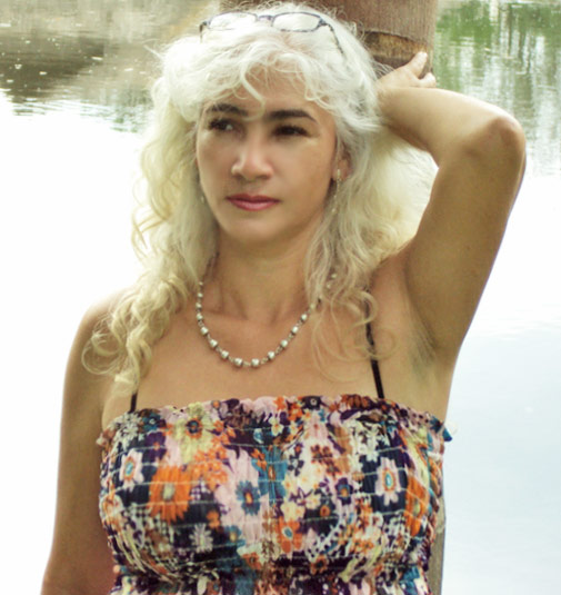 Date this lovely Colombia girl Lucero09 from Cali CO7547