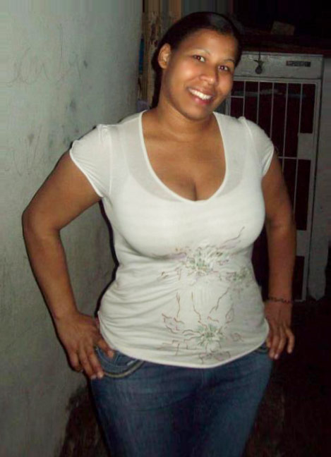 Date this happy Dominican Republic girl Vanessa from Santo Domingo DO12034