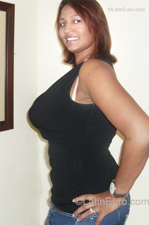 Date this sultry Dominican Republic girl Albaneris from Santo Domingo DO8642