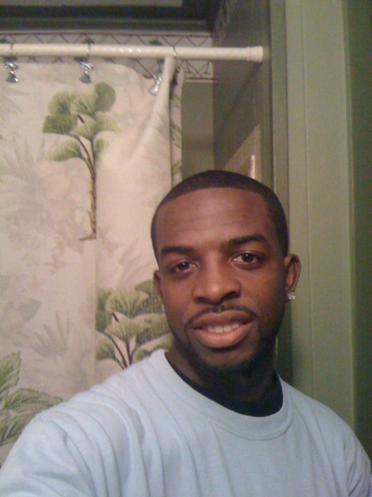 Date this hard body United States man LONZO from VILLE PLATTE US10980