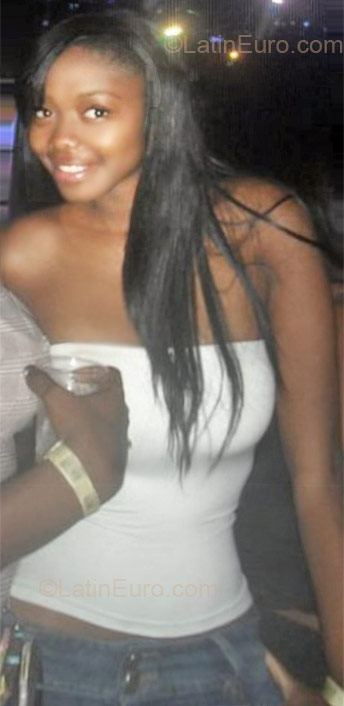 Date this stunning Colombia girl Yanin from Medellin CO7598