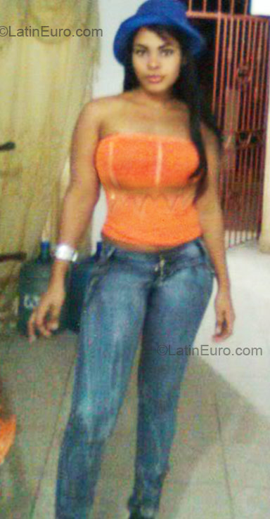 Date this voluptuous Dominican Republic girl Wendy from Santo Domingo DO8759
