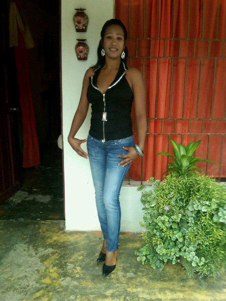 Date this hard body Dominican Republic girl Karina restituy from La Vega DO8776