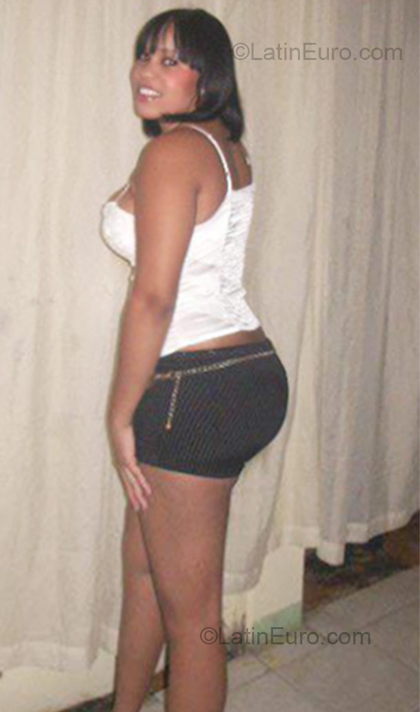 Date this lovely Dominican Republic girl Ruthbrit from Santo Domingo DO8945