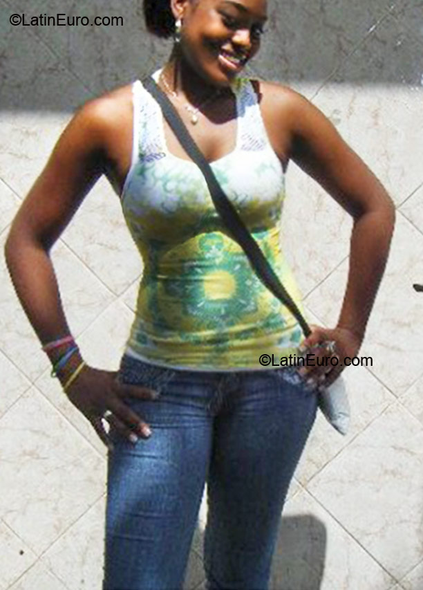 Date this georgeous Dominican Republic girl Penelope from Santo Domingo DO8988