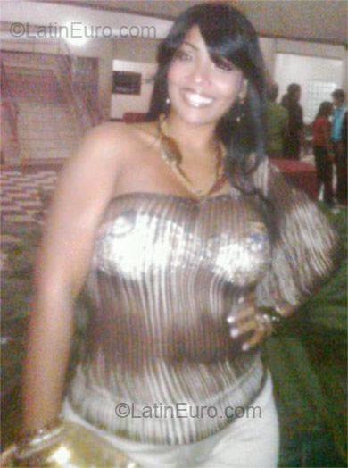 Date this good-looking Dominican Republic girl Wendy from Santo Domingo DO9043