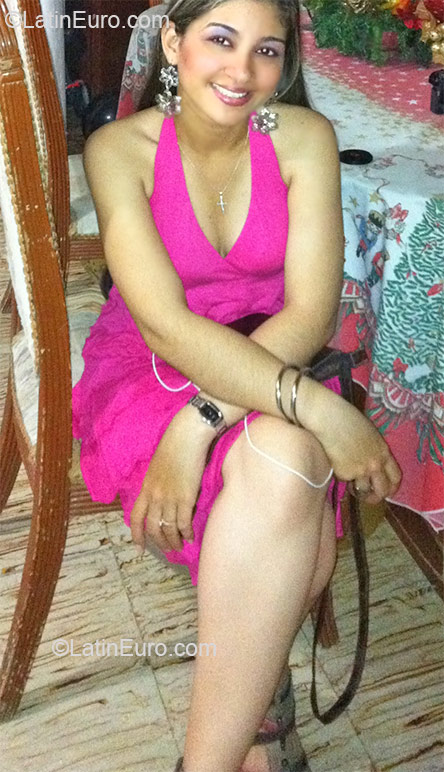Date this nice looking Colombia girl Natalia from Cartagena CO7788