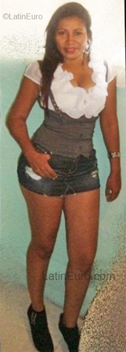 Date this foxy Colombia girl Maria del Carmen from Cali CO16940