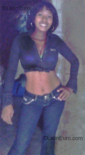 Date this pretty Dominican Republic girl Yuderkys from San Pedro De Macoris DO9202