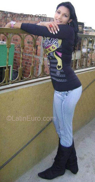 Date this athletic Colombia girl Andrea from Bogota CO7921
