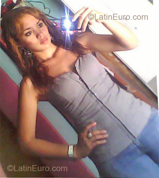 Date this young Honduras girl Nancy from Tegucigalpa HN405