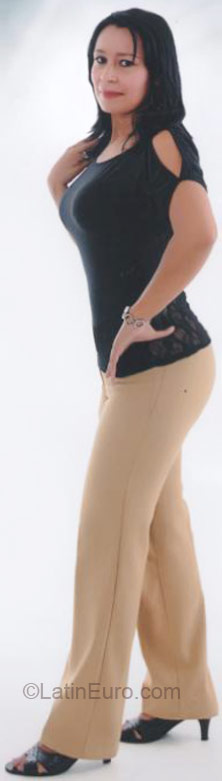 Date this attractive Colombia girl Maria Fernanda from Cali CO7983