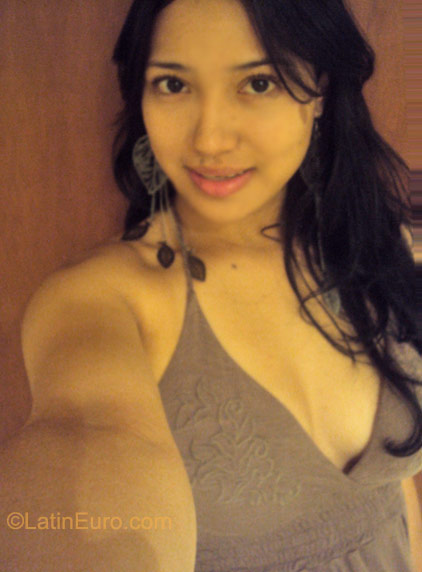 Date this voluptuous Colombia girl Veronik from Pereira CO8031