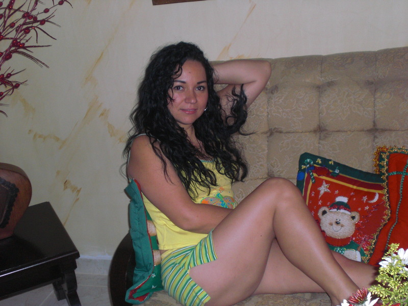 Date this hard body Colombia girl LUNILLA from Medellin CO8035