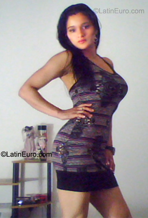 Date this gorgeous Colombia girl Xiomara from Medellin CO8042