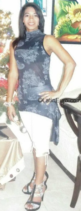 Date this sensual Colombia girl Omairi from Barranquilla CO8058