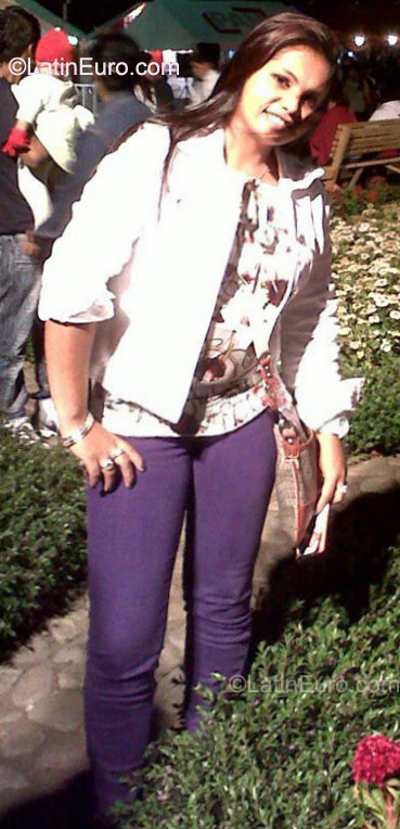 Date this happy Panama girl Cinthia from David PA157