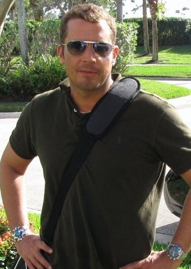 Date this happy United Kingdom man Brucethompson from Edinburgh GB575