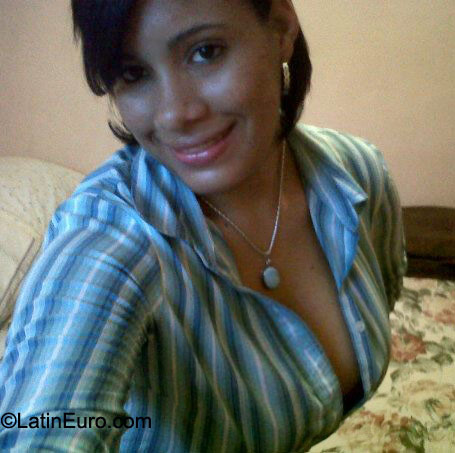 Date this gorgeous Dominican Republic girl Lisset from Santo Domingo DO9401