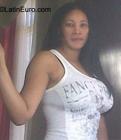 Date this foxy Dominican Republic girl Belkis from Santo Domingo DO9436