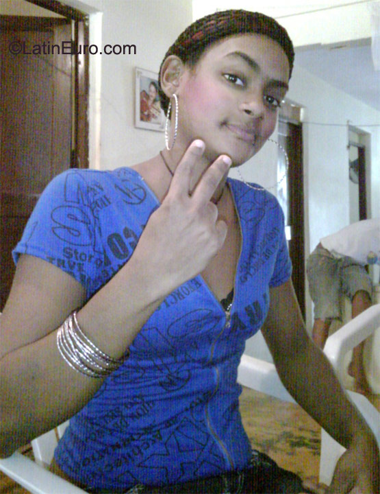 Date this cute Dominican Republic girl Yenni from Santo Domingo DO9439