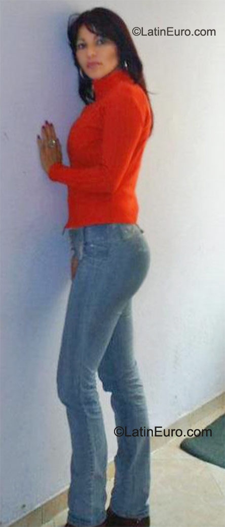 Date this hard body Colombia girl Luz from Cartagena CO8137