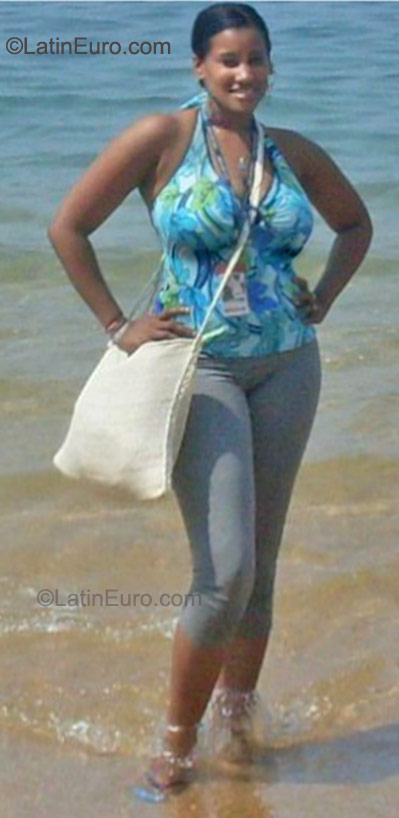 Date this nice looking Dominican Republic girl Ammirys from La Romana DO9491