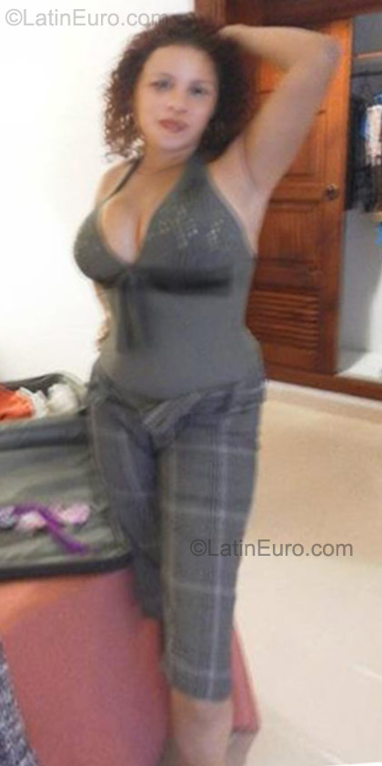 Date this hot Dominican Republic girl Yohanna from Santo Domingo DO9495