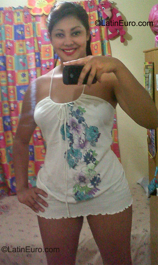 Date this voluptuous Honduras girl Catherine from Tegucigalpa HN432