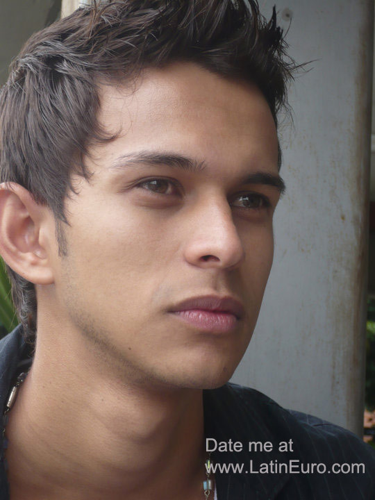 Date this sultry Colombia man David from Medellin CO8206