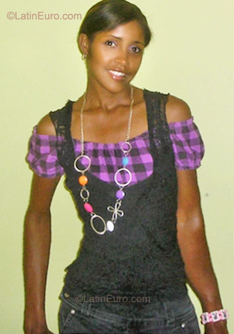 Date this exotic Dominican Republic girl Mary from Santo Domingo DO9576