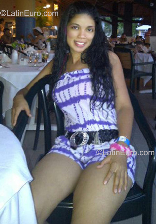 Date this gorgeous Dominican Republic girl Ninsy from Bonao DO9579