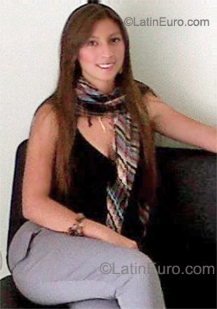 Date this foxy Colombia girl Maia from Armenia CO8291