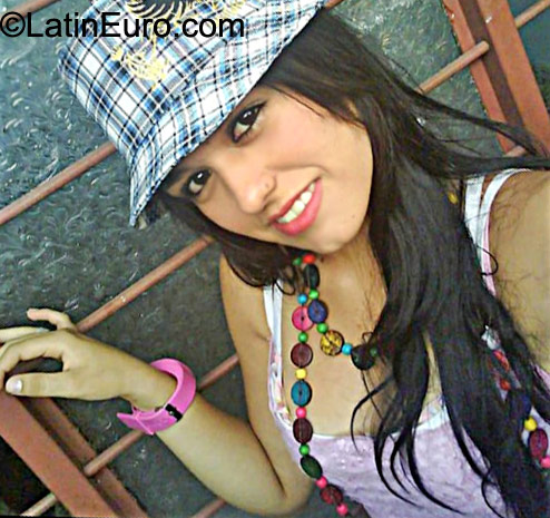 Date this foxy Colombia girl Jenny from Tulua CO8304