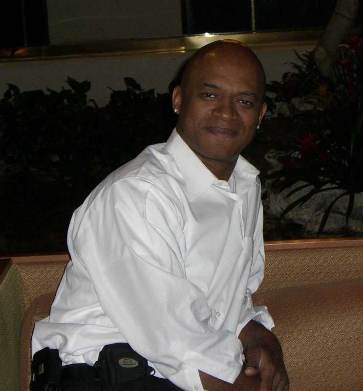 Date this tall United States man Xrayeyz from Orlando US11576