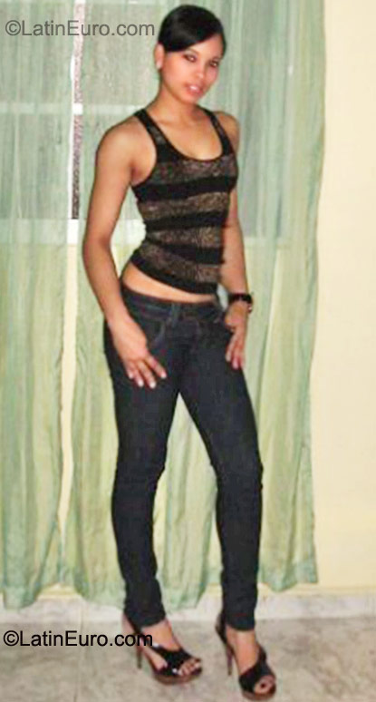Date this hard body Dominican Republic girl Erika from Santiago DO9630