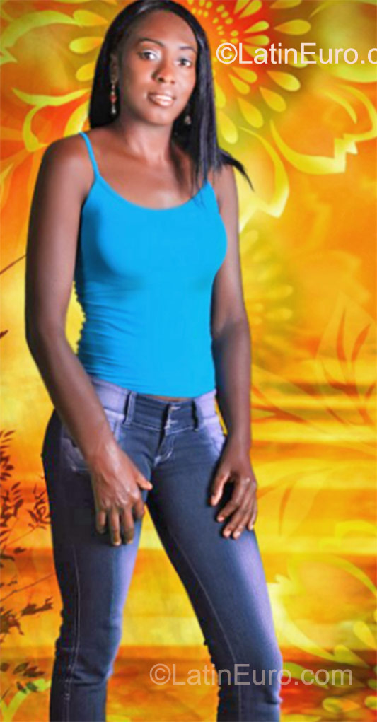 Date this charming Colombia girl Lorena from Cali CO8339